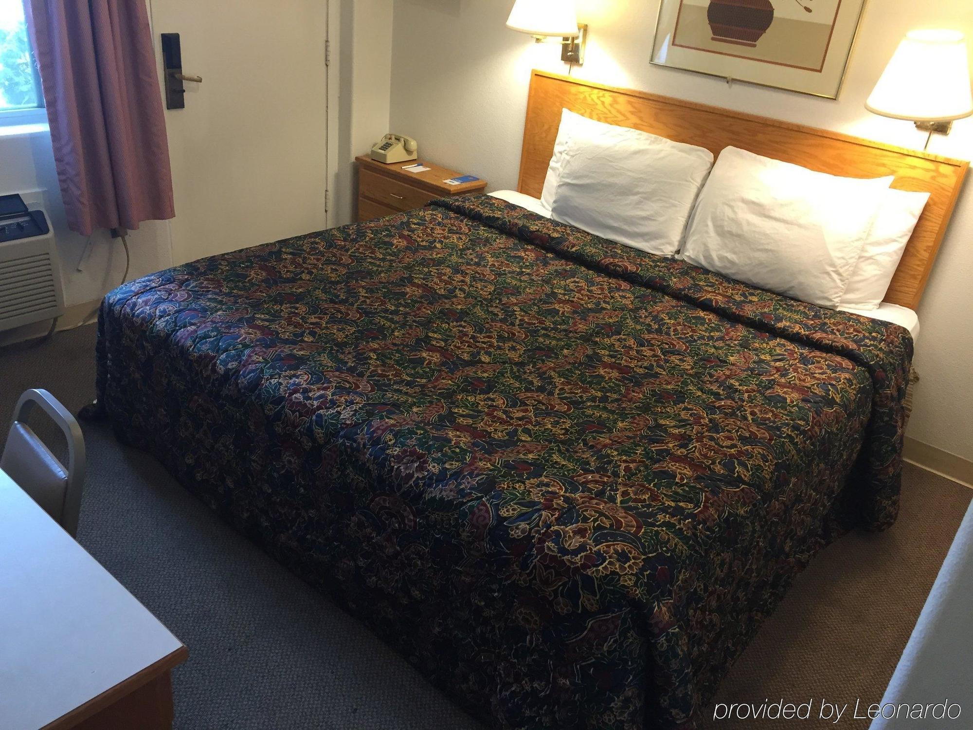 奥马克罗德威套房旅馆 外观 照片
